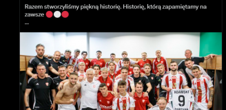 Piłkarze Pogoni Grodzisk Mazowiecki PAMIĘTAJĄ o Rafale Adamskim i zrobili sobie TAKIE ZDJĘCIE! <3